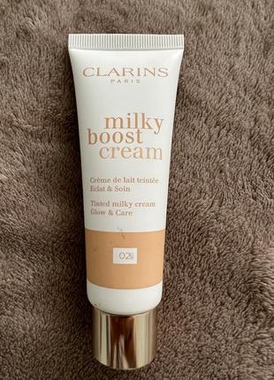 Тональний крем з ефектом сяйва clarins