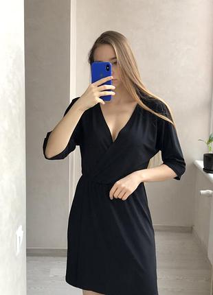 Чорне елегантне плаття h&m з вирізом