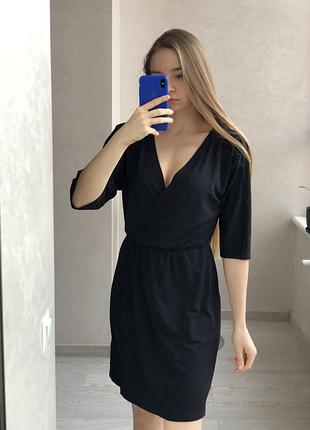 Чорне елегантне плаття h&m з вирізом