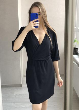 Чорне елегантне плаття h&m з вирізом