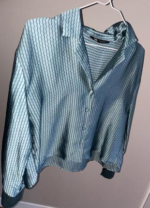 Атласное сатиновое голубая рубашка зара как ночнушка в волнистую полоску легкая летняя10 фото