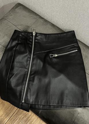 Шкіряна спідничка bershka