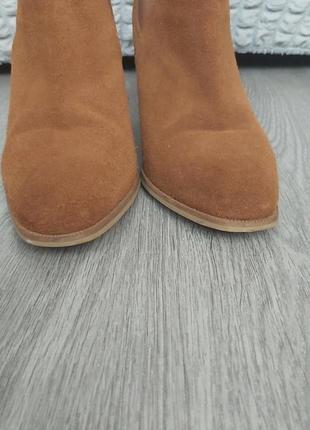 Трендові челсі на підборах mng