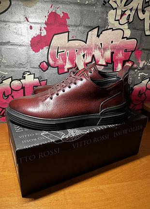 Туфлі кеди чоботи