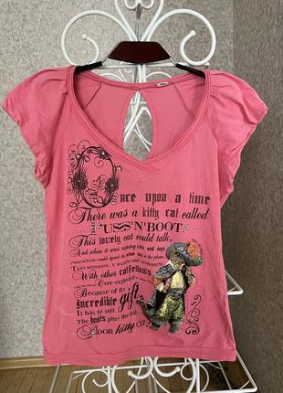 Красивая футболка с принтом