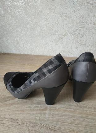 Стильные удобные серые туфли на каблуке centro7 фото