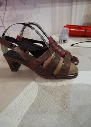 Босоніжки 39