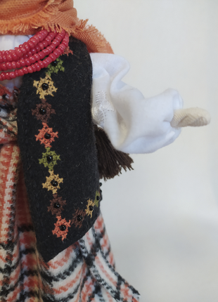 Лялька-мотанка у керсетці з вишивкою та у вовняній спідниці  (національний традиційний одяг)7 фото