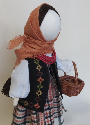 Лялька-мотанка у керсетці з вишивкою та у вовняній спідниці  (національний традиційний одяг)4 фото