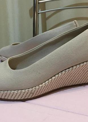 Літні туфлі на танкетці, lacoste, розмір 37/23 див.