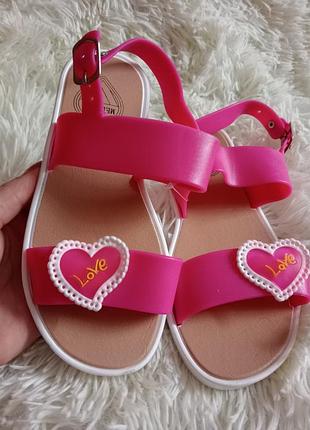 Босоніжки дитячі