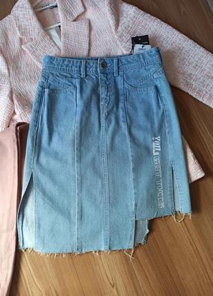 Актуальна спідниця з розрізами