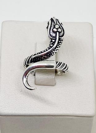 Кольцо серебряное "змея" 17 3,65 г