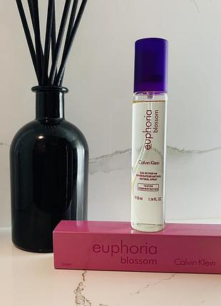 Женские духи calvin klein euphoria blossom 33ml парфюмированная вода (кельвин кляйн эйфория блоссом)