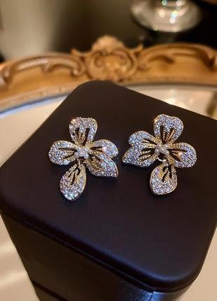 Сережки квіти