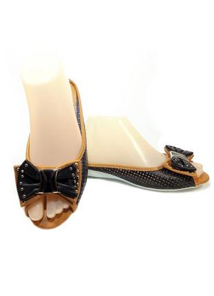 Шльопанці жіночі з перфорацією. шкіра