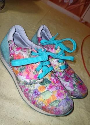Кросівки для дівчаток