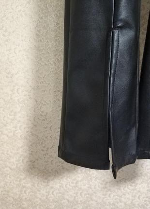 Черные стильные брюки штаны из искусственной кожи с разрезом спереди threadbare petite bellamy,р.68 фото