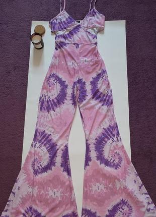 Женский фиолетовый комбинезон tie dye с расклешенными штанинами клеш очень крутой тренд3 фото