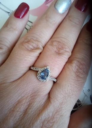 Серебряное кольцо с натуральным иолитовым топазом 0.74 сt и белыми топазами8 фото