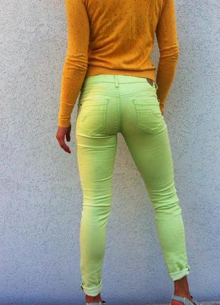 Яркие штанишки2 фото