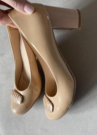Туфлі жіночі бежеві шкіряні