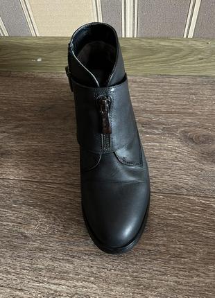 Ботинки женские кожаные короткие черные5 фото