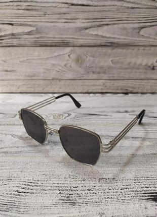 Сонцезахисні окуляри чорні, унісекс у металевій оправі (без брендових)1 фото