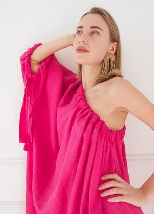 Розовое платье оверсайз на одно плечо в стиле бохо из натурального льна6 фото