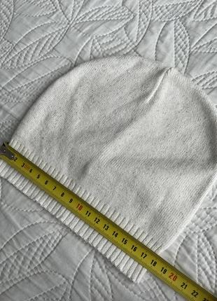 Біла одношарова шапка для дівчинка. тонка шапка з люрексовою ниткою молочна4 фото