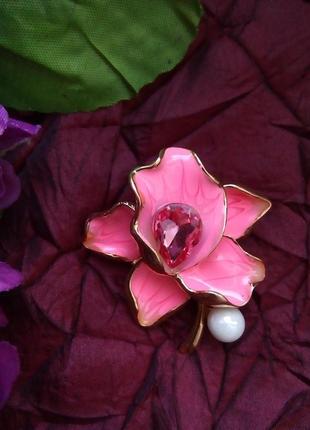 Чудова велика брошка