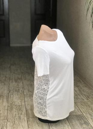 Біла футболка з мереживом