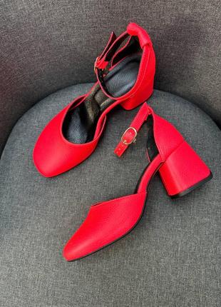Эксклюзивные туфли из натуральной итальянской кожи и замша женские на каблуке с ремешком4 фото