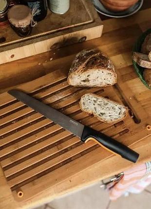 Набор ножей на подставке fiskars functional form 1057552 (6 шт.) 5 ножей + бамбуковая подставка