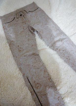 Красивые брюки  с вышивкой melone