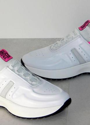 Модные кожаные кроссовки белые с розовым женские стильные5 фото