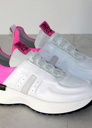 Модные кожаные кроссовки белые с розовым женские стильные6 фото