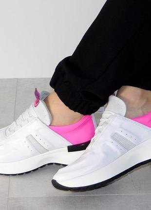 Модные кожаные кроссовки белые с розовым женские стильные8 фото