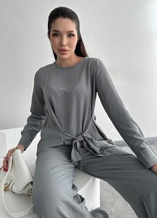 Сірий вільний костюм