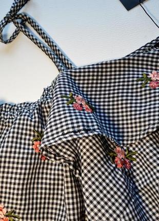 Летняя блуза с воланами и с вышивкой цветы4 фото