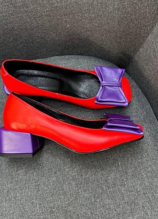 Комбинированные туфли на малом каблуке с бантом из красной натуральной кожи1 фото