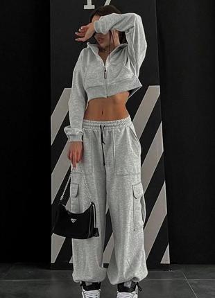 Женский спортивний костюм карго со штанами карго🔥 штаны карго + укороченное зип-худи, серый / чёрный2 фото