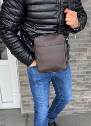 Чоловіча шкіряна сумка барсетка через плече коричнева містка3 фото
