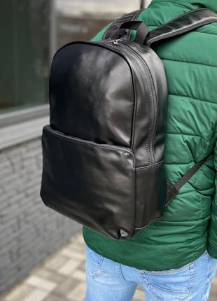 Чоловічий чорний рюкзак з екошкіри повсякденний міський універсальний чорний колір2 фото