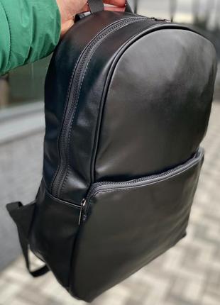 Чоловічий чорний рюкзак з екошкіри повсякденний міський універсальний чорний колір5 фото