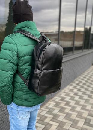 Чоловічий чорний рюкзак з екошкіри повсякденний міський універсальний чорний колір7 фото