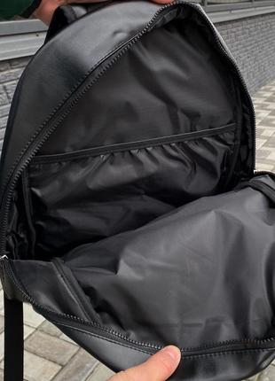 Чоловічий чорний рюкзак з екошкіри повсякденний міський універсальний чорний колір6 фото