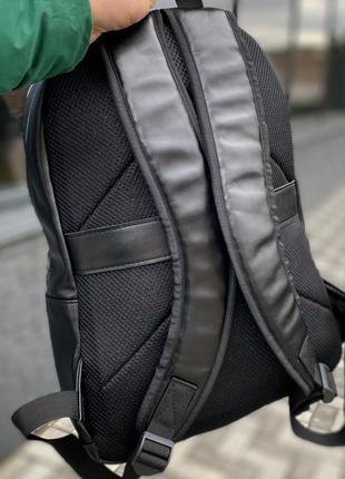 Чоловічий чорний рюкзак з екошкіри повсякденний міський універсальний чорний колір8 фото