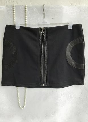 Трикотажная юбка на молнии с лаковыми кожанными вставками короткая плотная8 фото