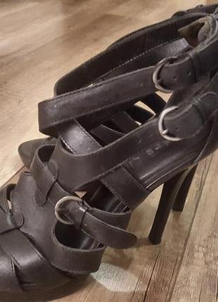 Босоножки andre